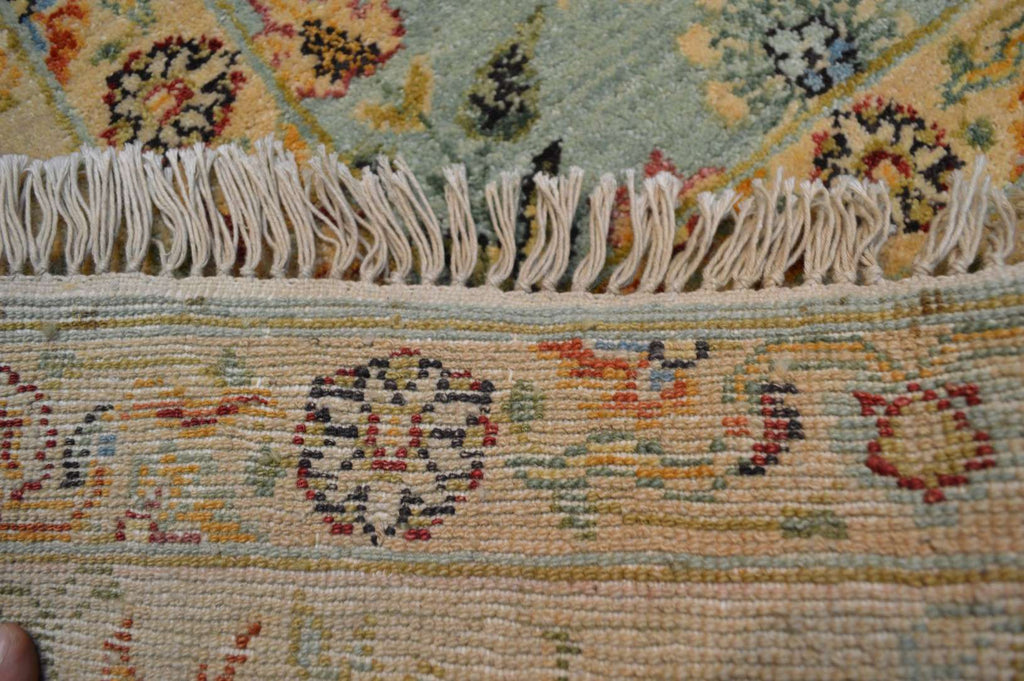 5' 9" x 9' 0" India Sultanabad Rug image 8