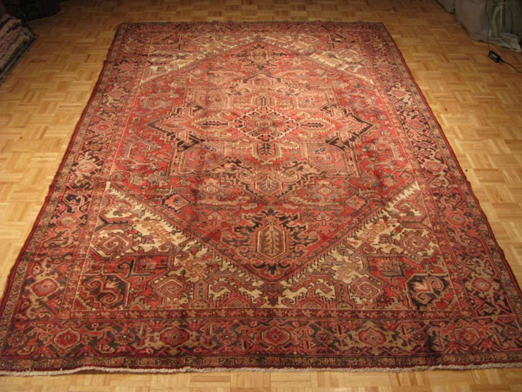 7' 9" x 11' 6" Persian Heriz Rug image 1