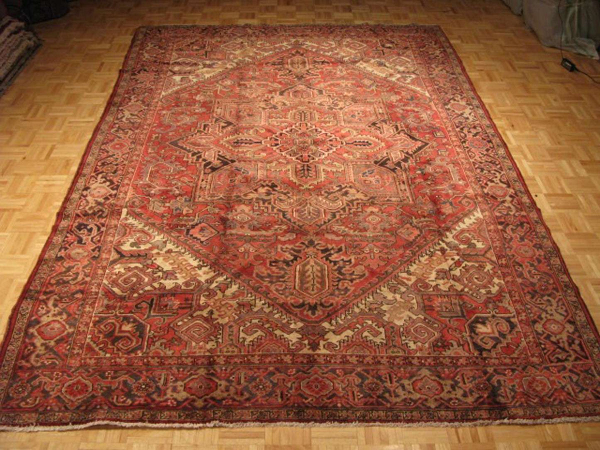 7' 9" x 11' 6" Persian Heriz Rug image 1