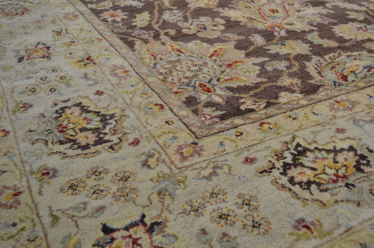 7' 6" x 8' 4" India Sultanabad Square Rug image 6