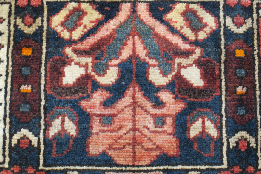 5' 2" x 9' 7" Persian Bakhtiar Rug image 6
