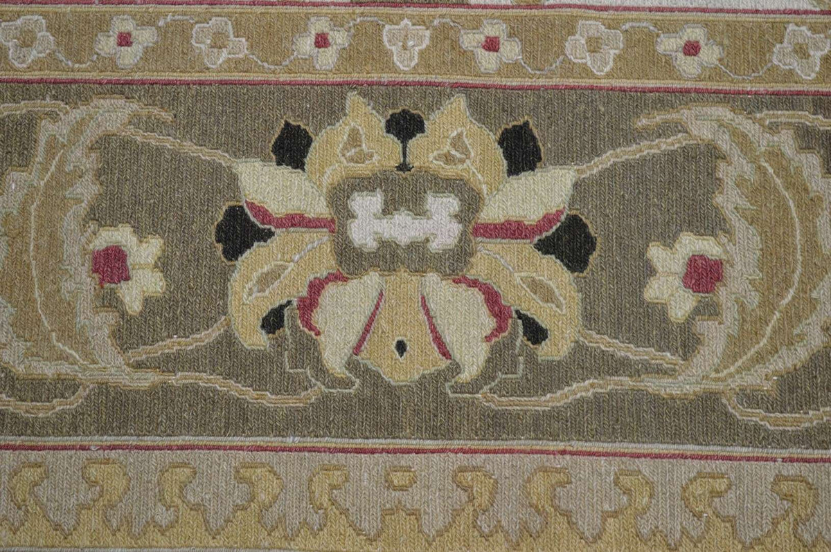 9' 6" x 13' 8" Pakistan Soumak Rug image 8