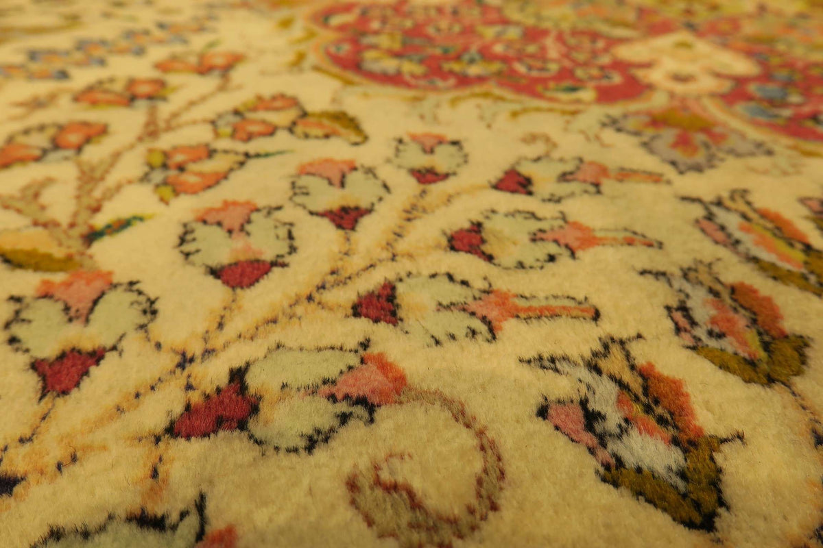 6' 9" x 10' 1" Persian Tabriz Rug image 7