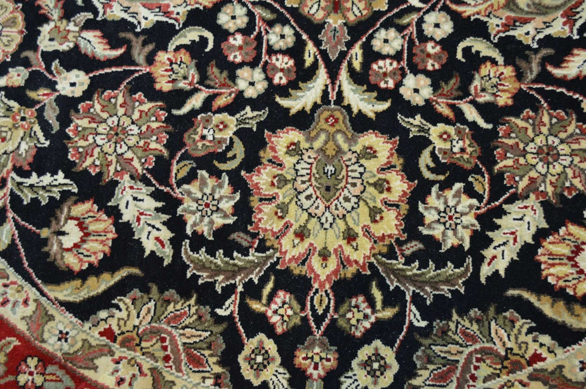8' 4" x 8' 4" India Agra Round Rug image 4