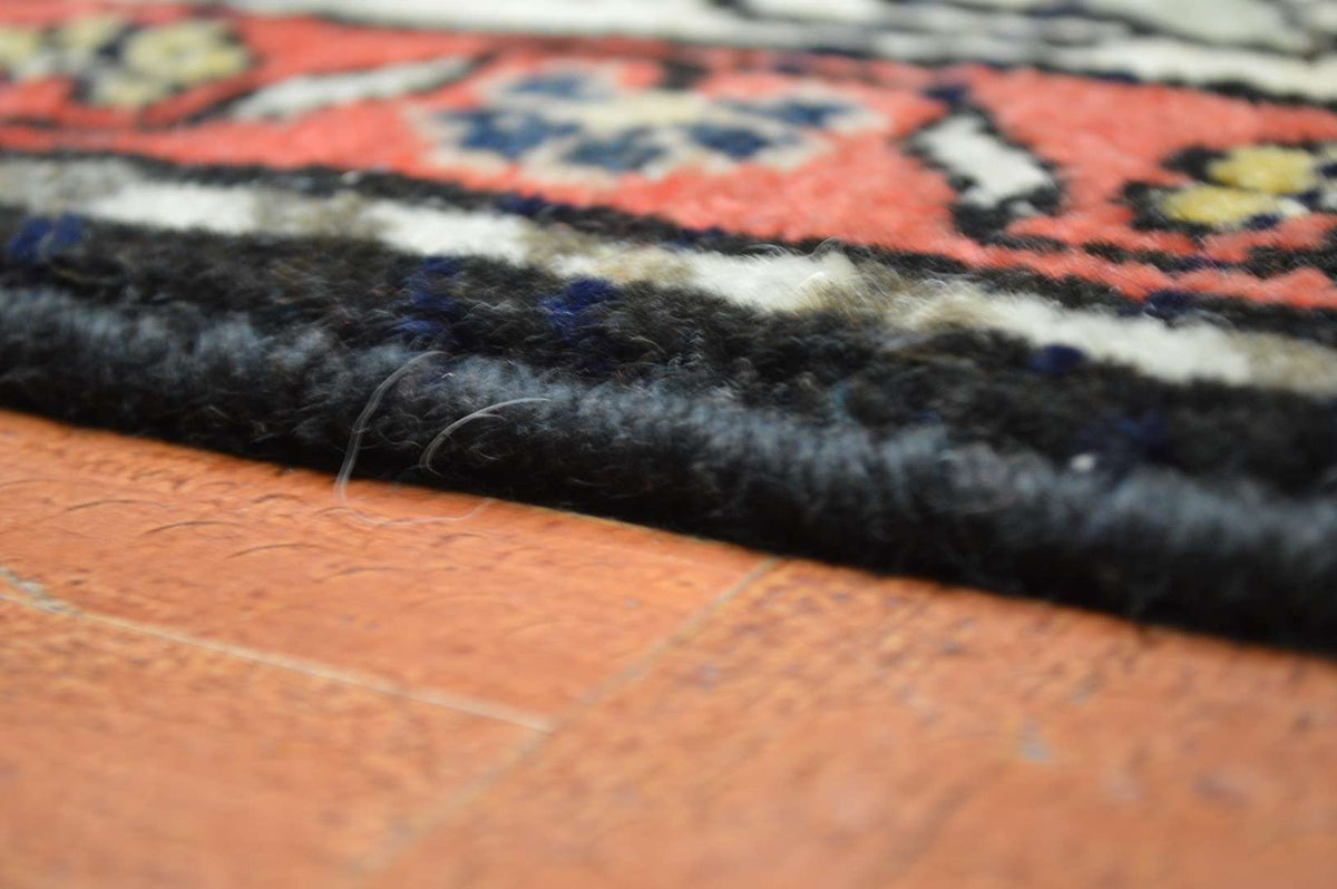 4' 8" x 10' 0" Persian Sarouk Rug image 10
