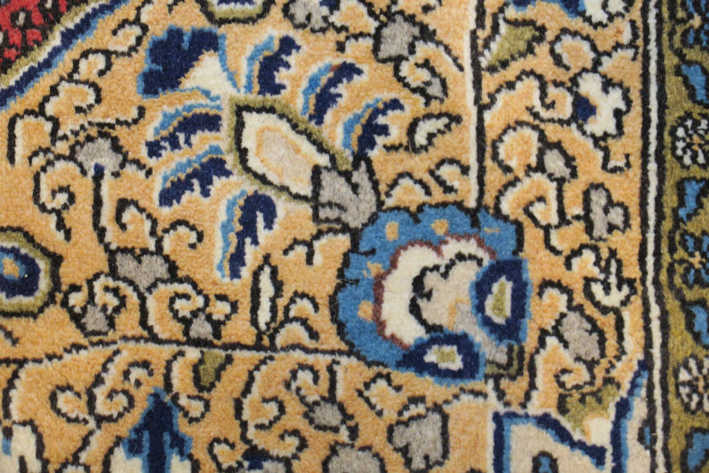 3' 5" x 5' 6" Persian Qoumsheh Rug image 9