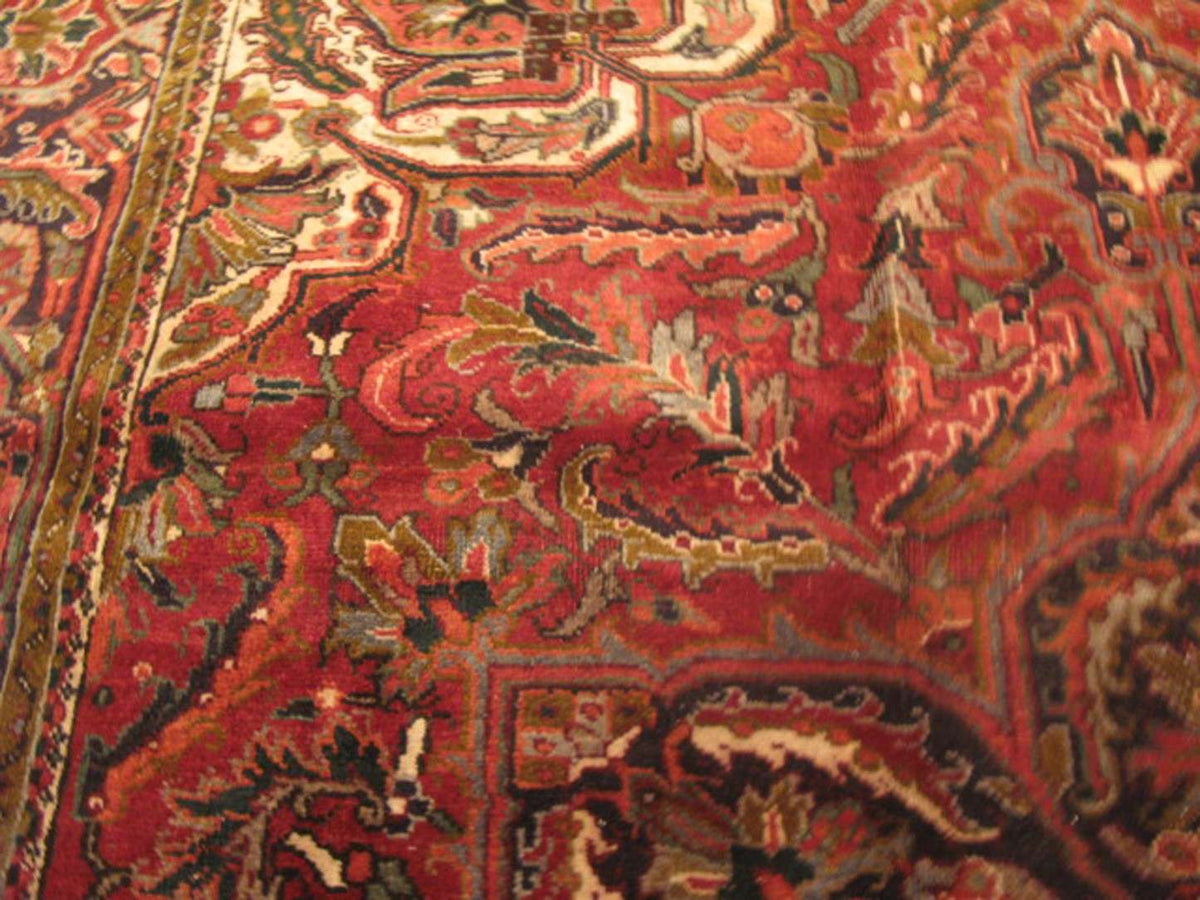 7' 9" x 11' 0" Persian Heriz Rug image 2