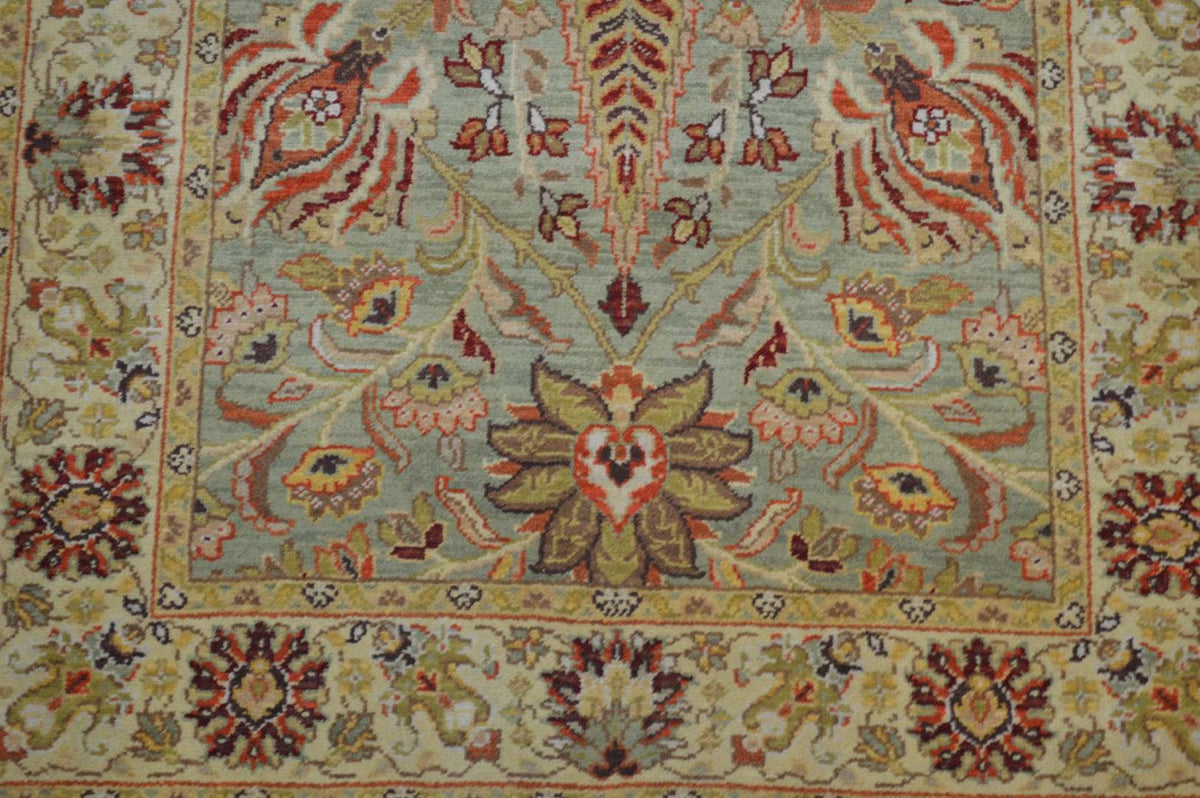 2' 5" x 4' 1" India Agra Rug image 8