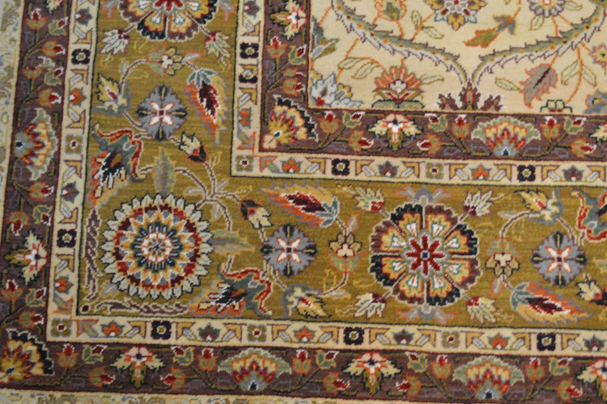7' 9" x 8' 1" India Agra Rug image 9