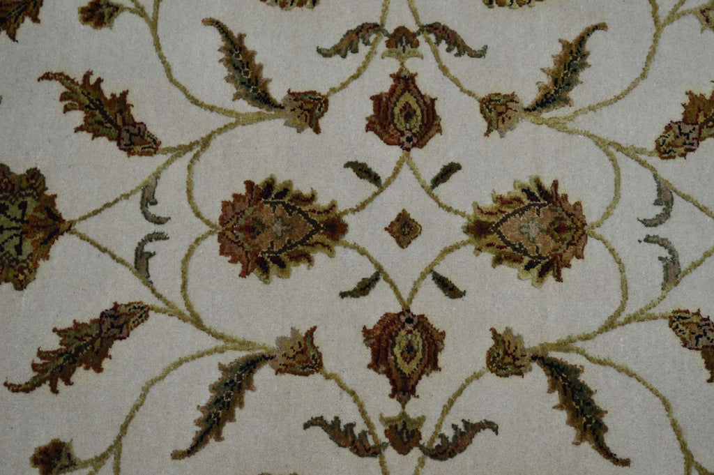 4' 1" x 6' 3" India Agra Rug image 9