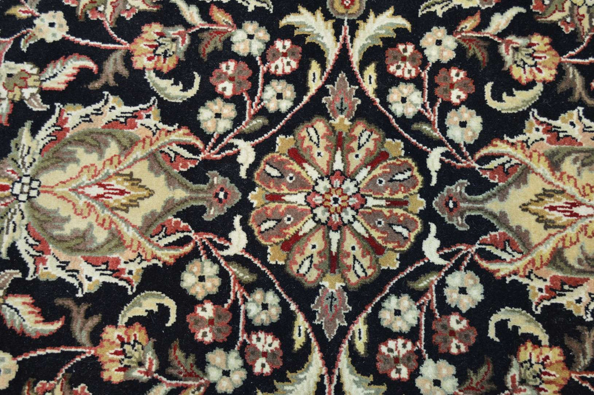 8' 4" x 8' 4" India Agra Round Rug image 5