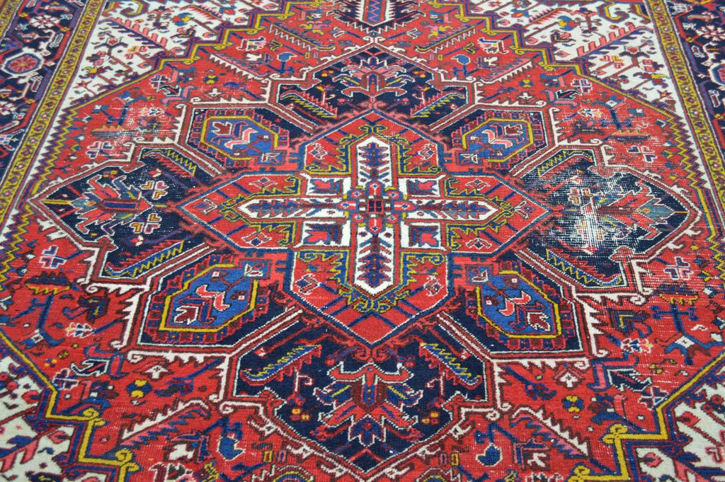 7' 9" x 10' 0" Persian Heriz Rug image 10
