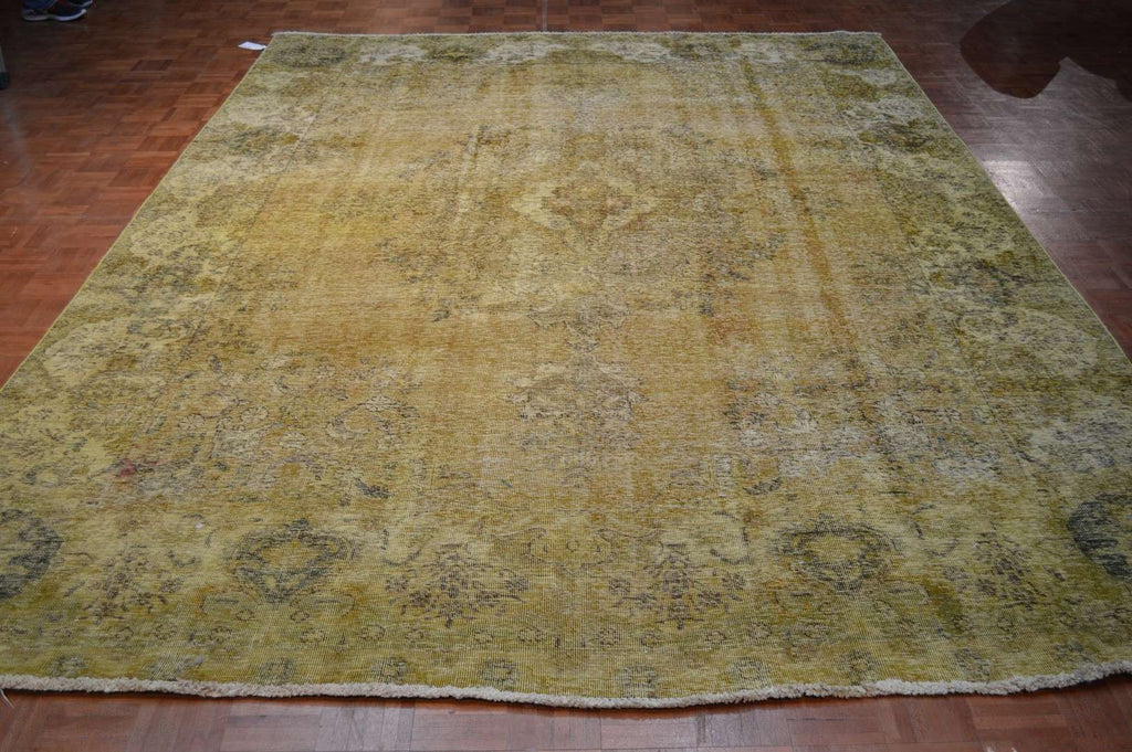 8' 8" x 12' 7" Pakistan Vintage Rug image 1