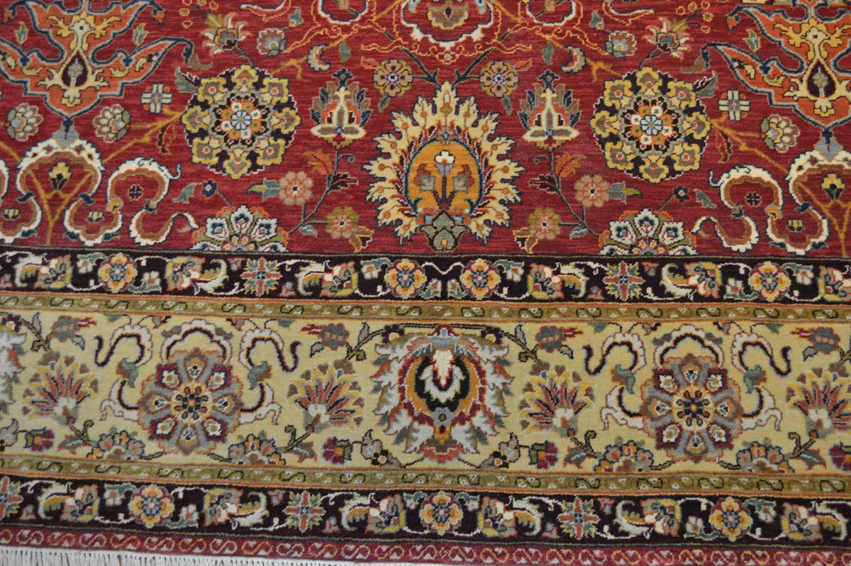 8' 1" x 10' 1" India Agra Rug image 2