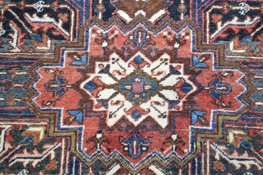7' 0" x 8' 8" Persian Heriz Rug image 4