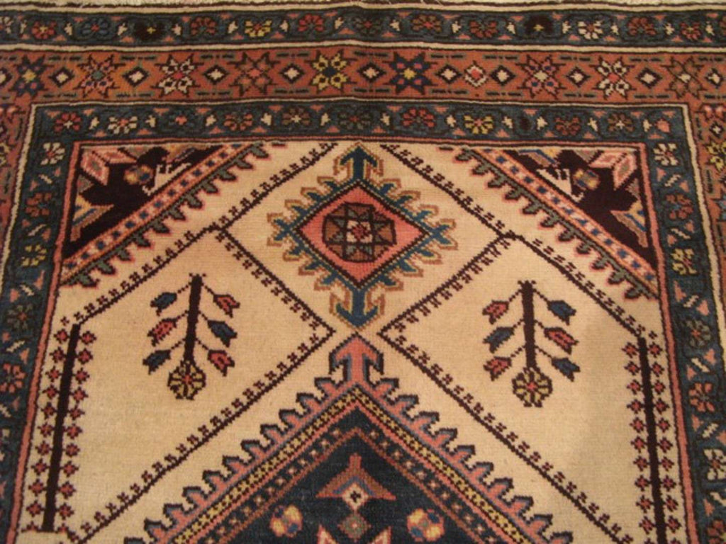 3' 6" x 4' 1" Persian Lori Rug image 9