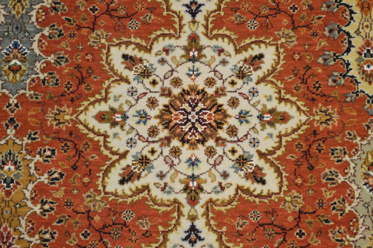 8' 1" x 9' 9" India Agra Rug image 2