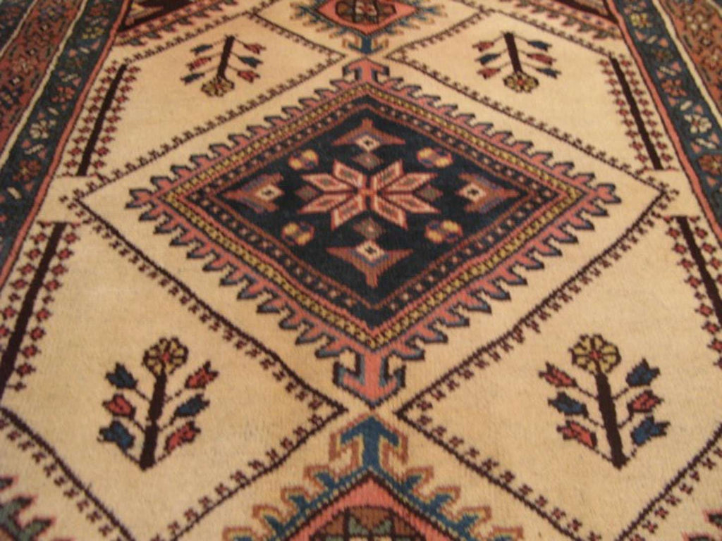3' 6" x 4' 1" Persian Lori Rug image 2