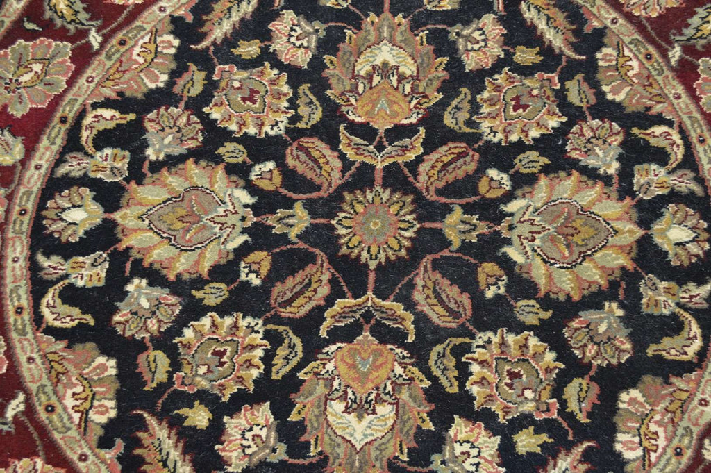 5' 3" x 5' 3" India Agra Round Rug image 4