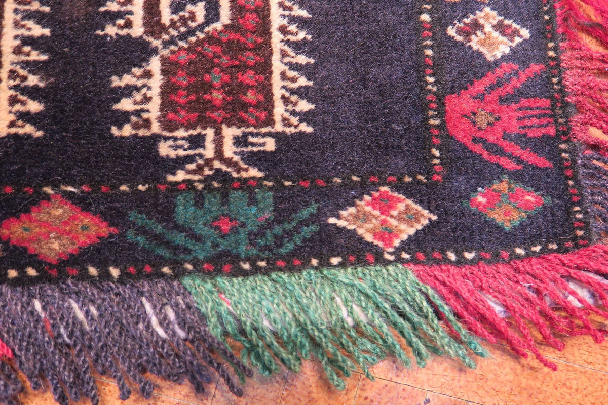 1'8'' x 2'8'' Persian Baluch Rug image 9