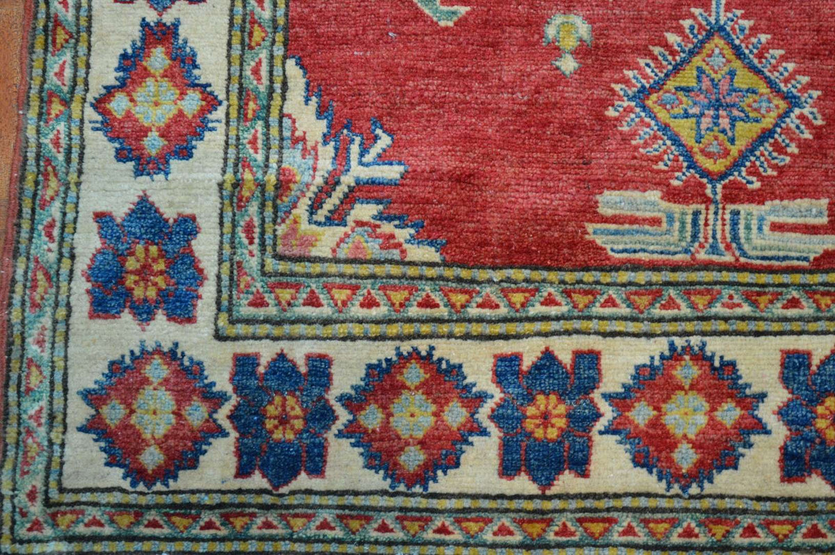 4' 9" x 6' 6" Caucasian Kazak Rug image 7