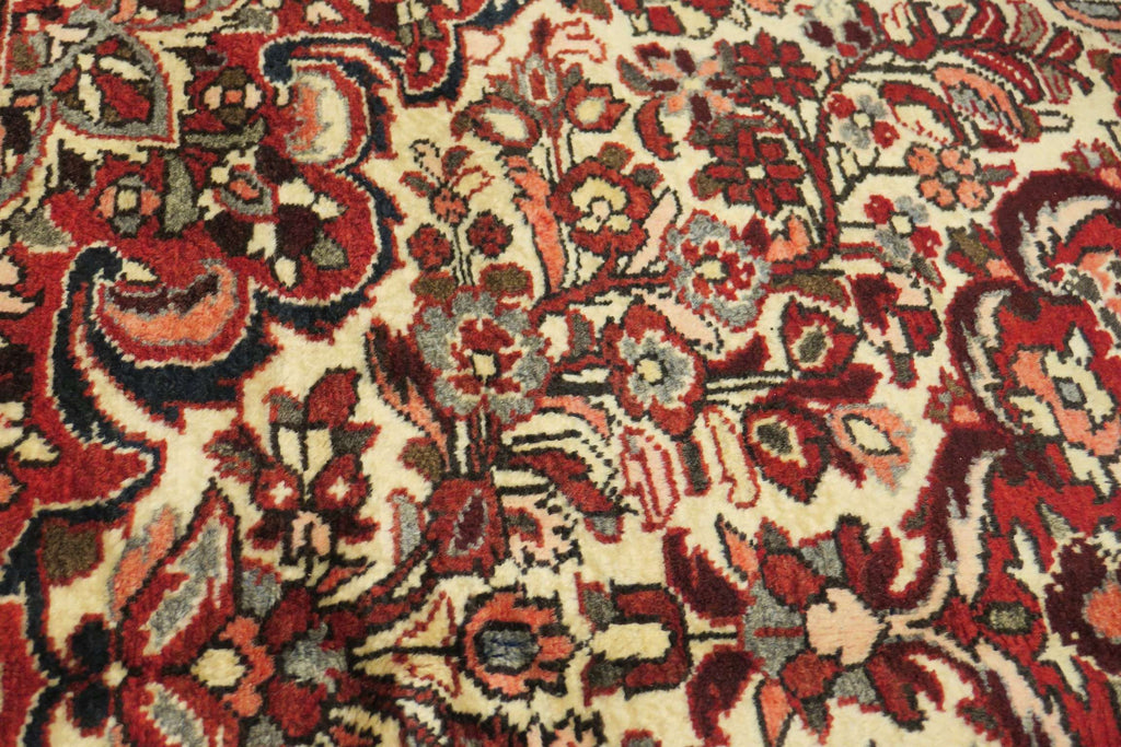 3' 5" x 4' 9" Persian Hosseinabad Rug image 4