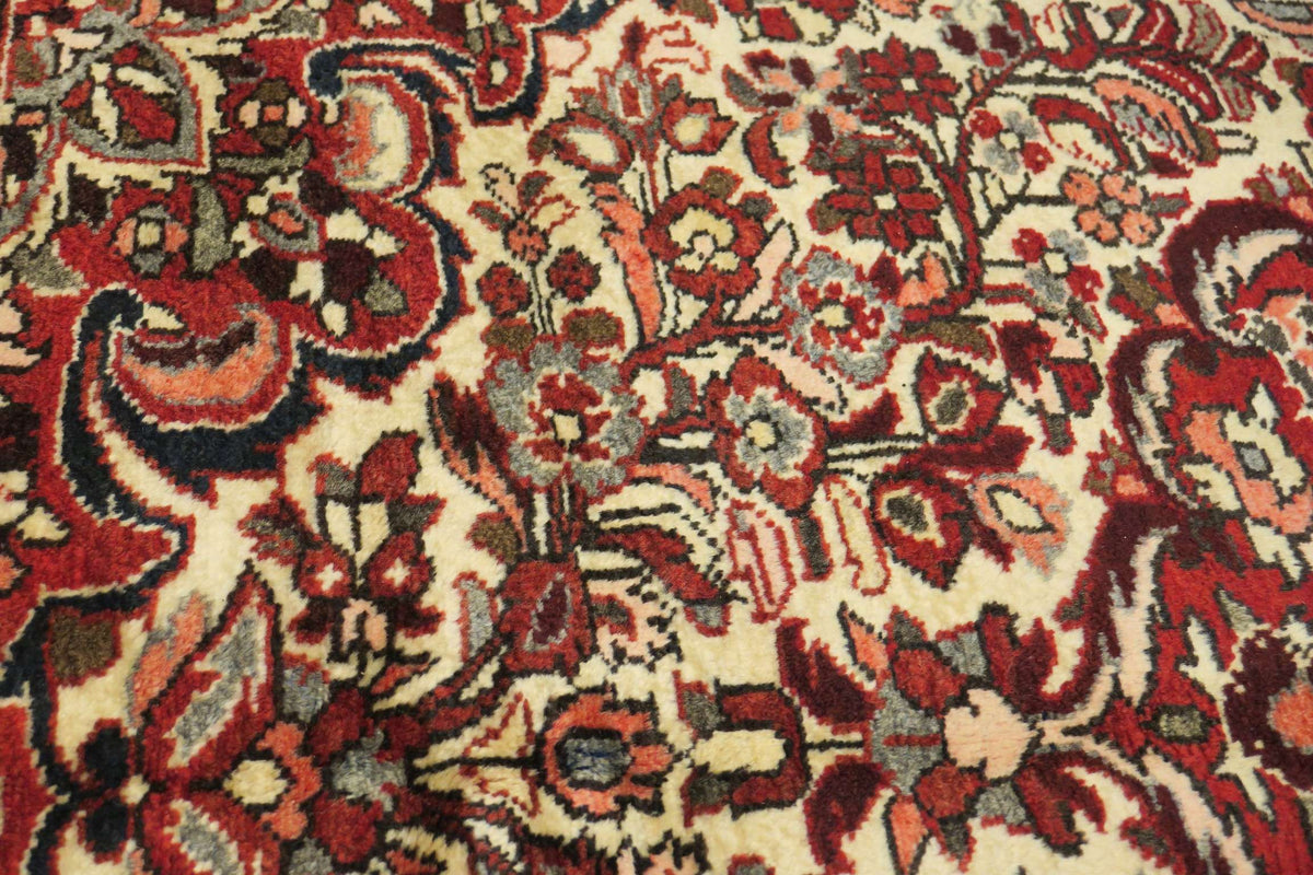 3' 5" x 4' 9" Persian Hosseinabad Rug image 4