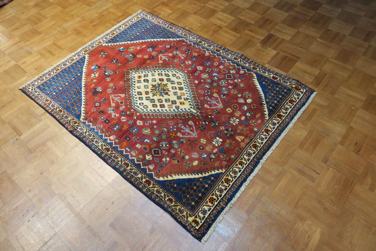 3' 7" x 4' 9" Persian Shiraz Rug image 11