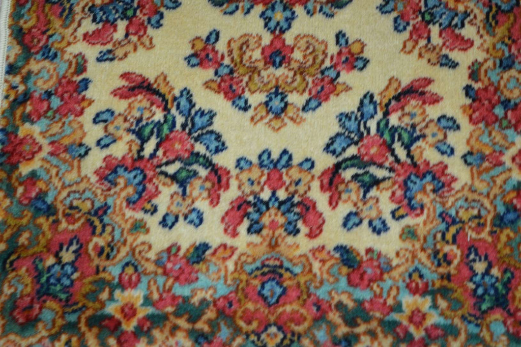 2' 0" x 4' 7" USA Karastan Rug image 4