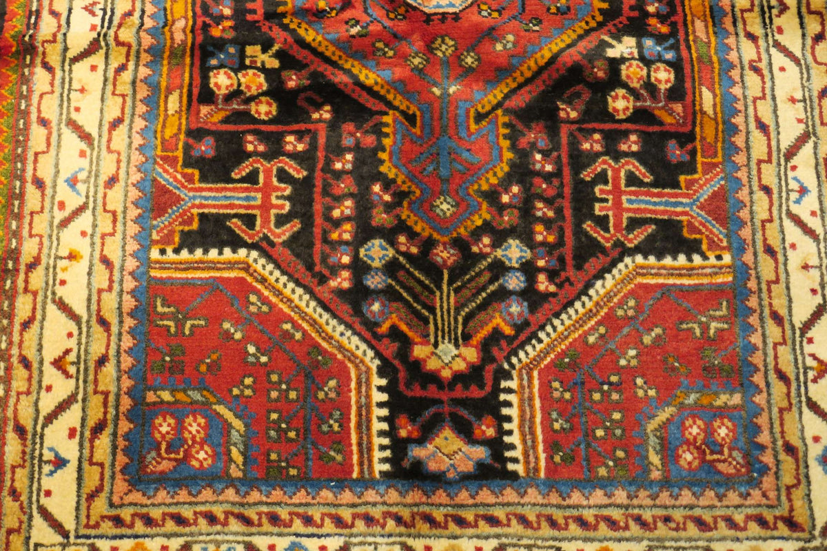 2' 7" x 4' 0" Persian Hamadan Rug image 2