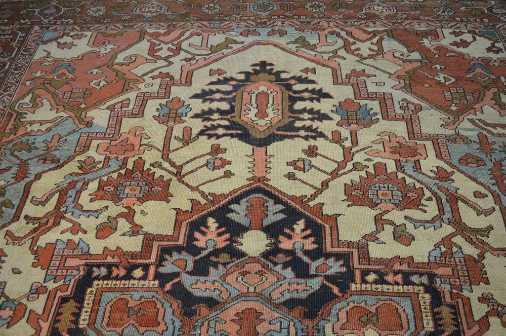 10' 3" x 13' 6" Persian Serapi Rug image 4