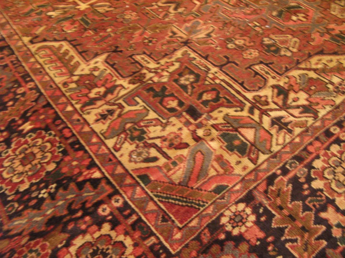 7' 9" x 11' 1" Persian Heriz Rug image 3