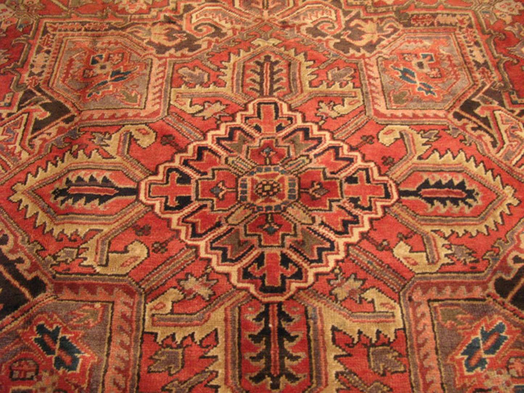 7' 9" x 11' 6" Persian Heriz Rug image 2