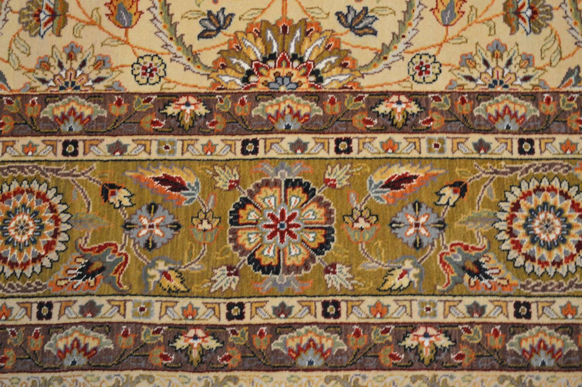 7' 9" x 8' 1" India Agra Rug image 5