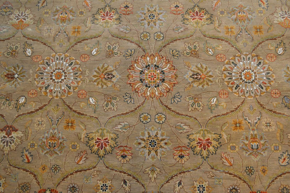 7' 9" x 10' 2" India Agra Rug image 3