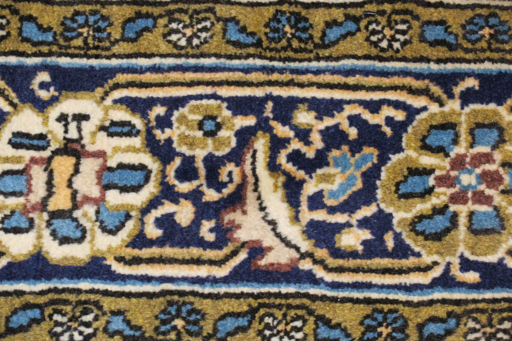 3' 5" x 5' 6" Persian Qoumsheh Rug image 8