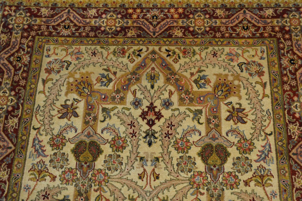 4' 2" x 6' 1" India Agra Rug image 9