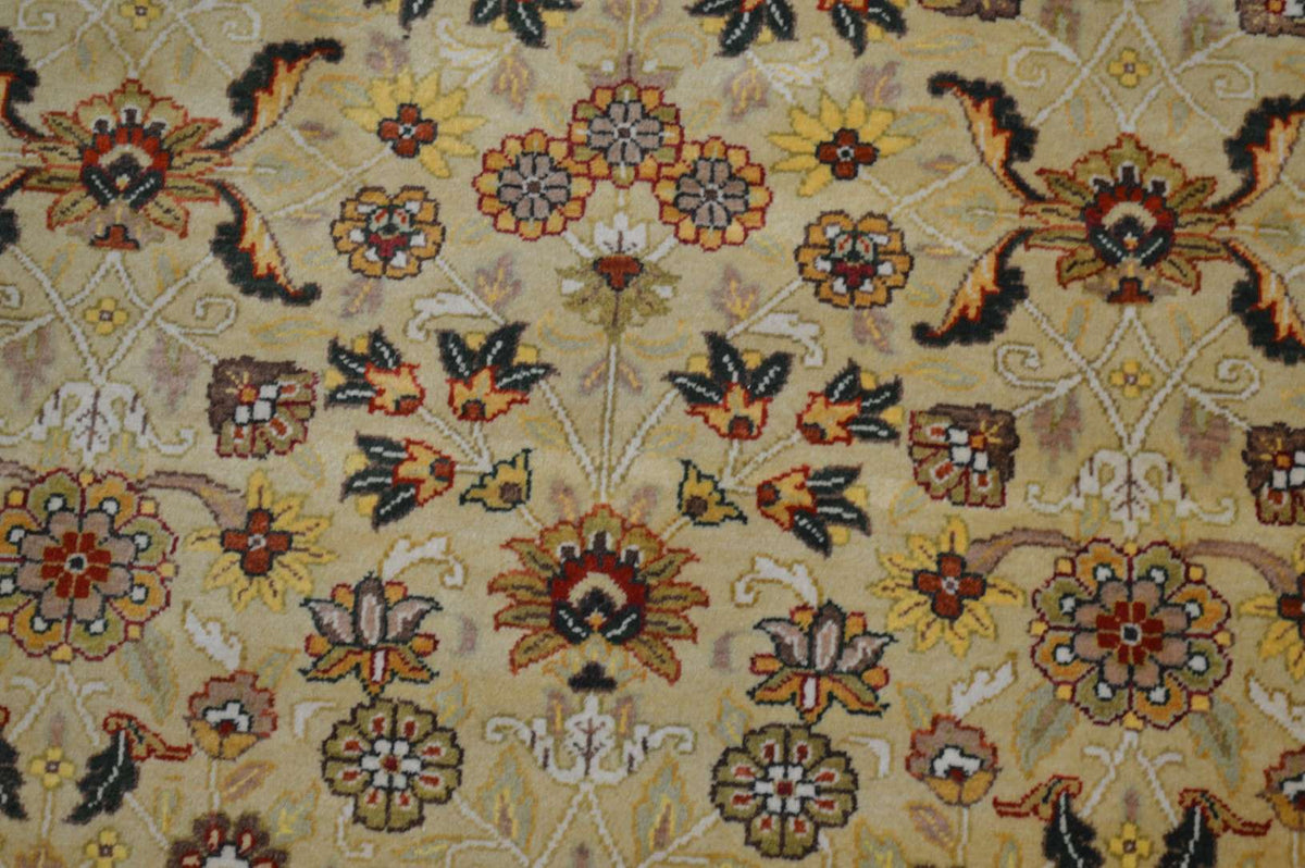 5' 1" x 7' 1" India Agra Rug image 7