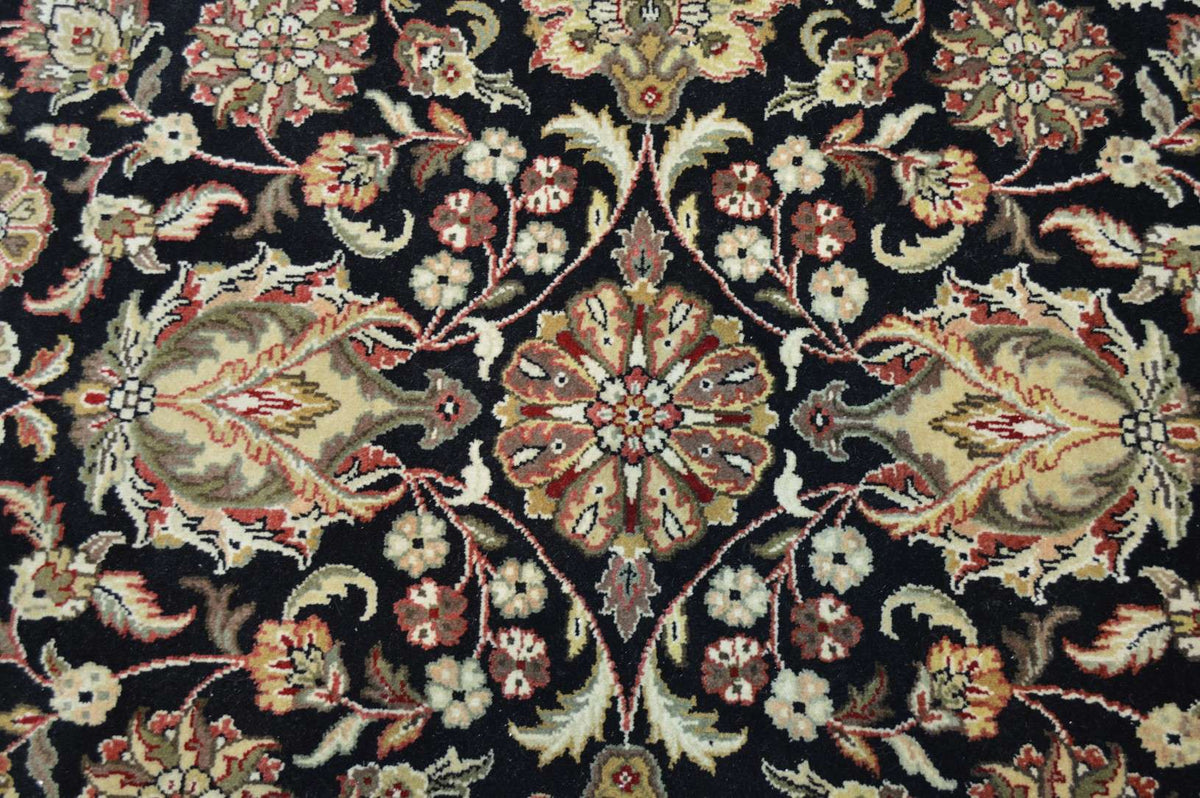 8' 4" x 8' 4" India Agra Round Rug image 6
