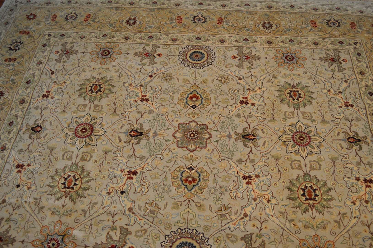8' 1" x 10' 2" India Agra Rug image 2