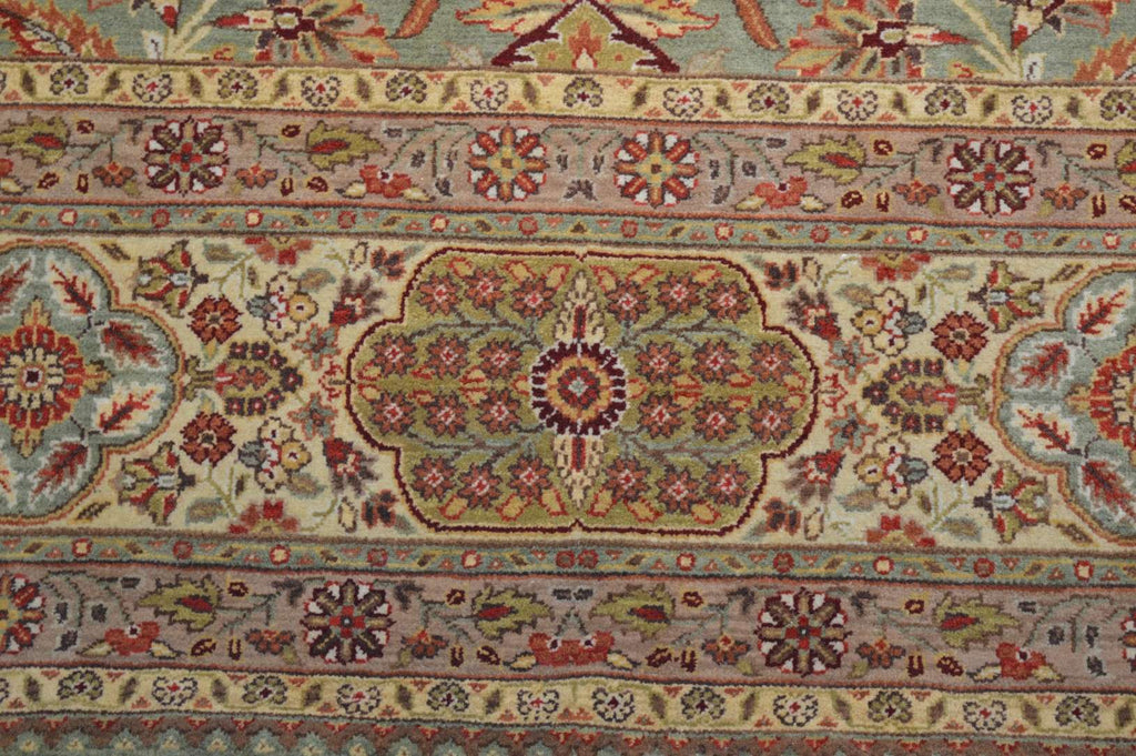 8' 1" x 10' 3" India Agra Rug image 2