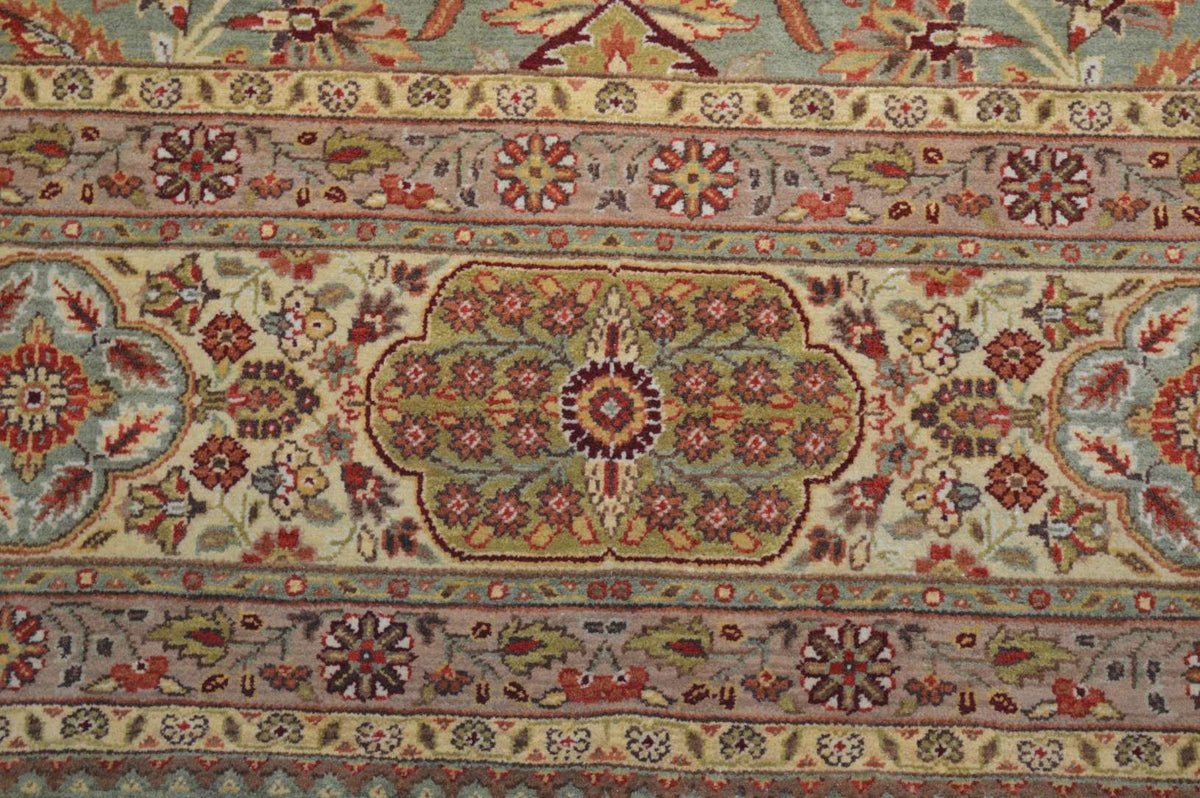 8' 1" x 10' 3" India Agra Rug image 2
