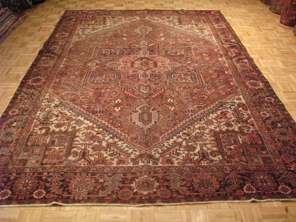 7' 9" x 11' 9" Persian Heriz Rug image 1