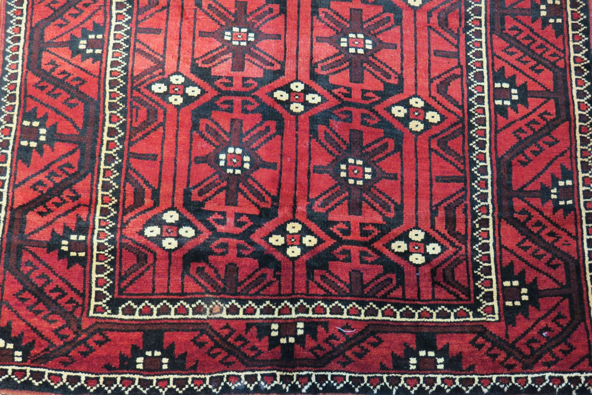 3'5'' x 7'0'' Persian Baluch Rug image 7