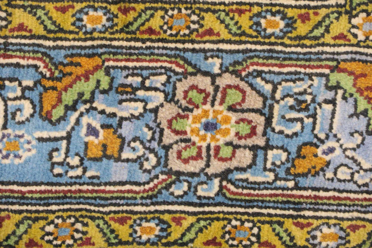 3' 5" x 5' 4" Persian Shahreza Rug image 8