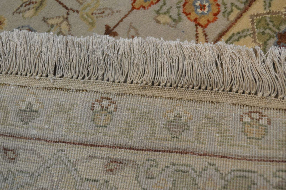 8' 1" x 10' 2" India Agra Rug image 12