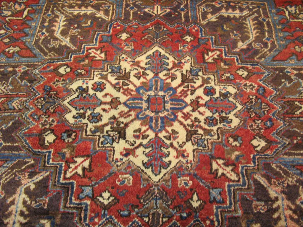 7' 9" x 10' 9" Persian Heriz Rug image 2