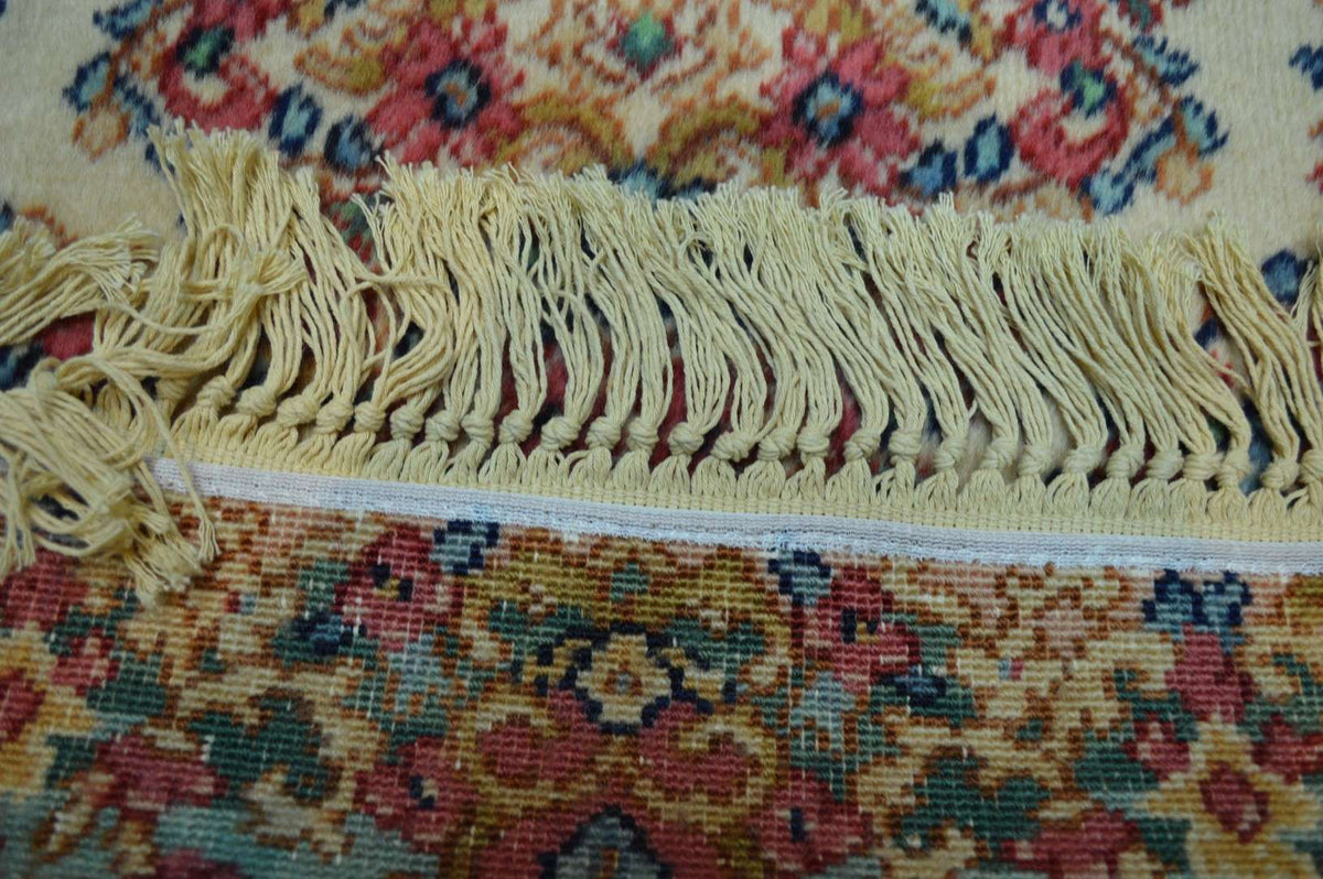 2' 0" x 4' 7" USA Karastan Rug image 12