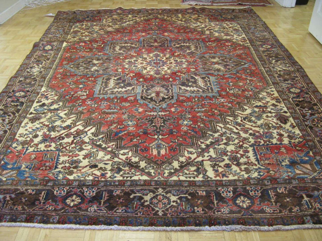 7' 9" x 10' 9" Persian Heriz Rug image 1