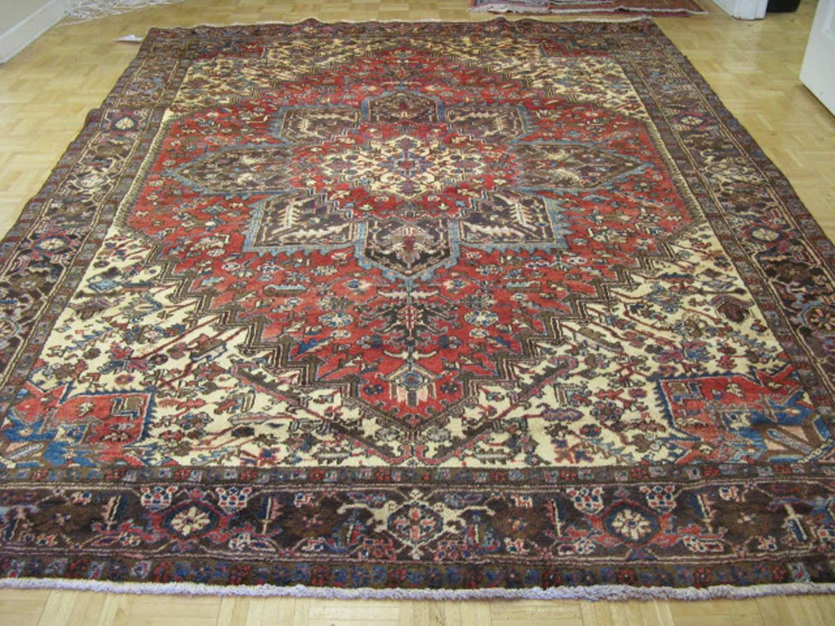 7' 9" x 10' 9" Persian Heriz Rug image 1